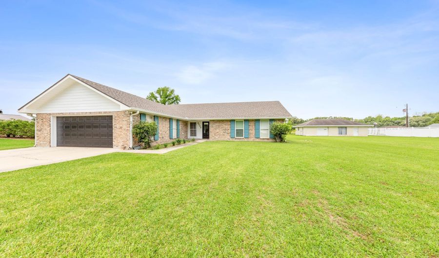 2508 Ferris Rd, Abbeville, LA 70510 - 3 Beds, 2 Bath