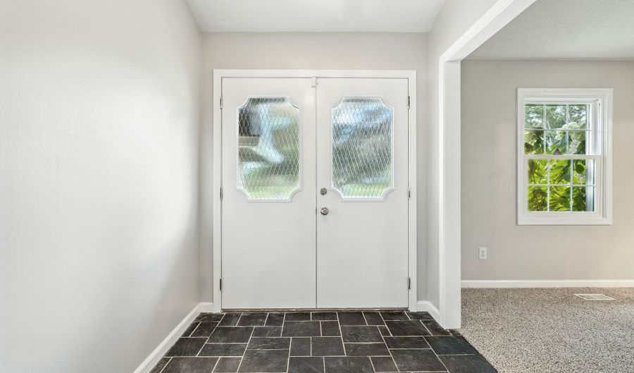 6115 Redcoach Ct, Indianapolis, IN 46250 - 4 Beds, 3 Bath