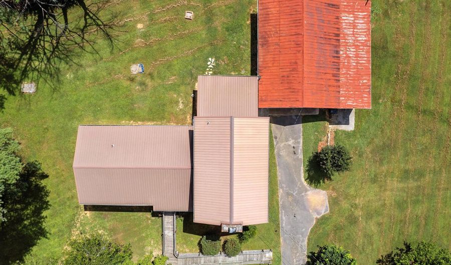 556 County Road 249, Athens, TN 37303 - 5 Beds, 2 Bath