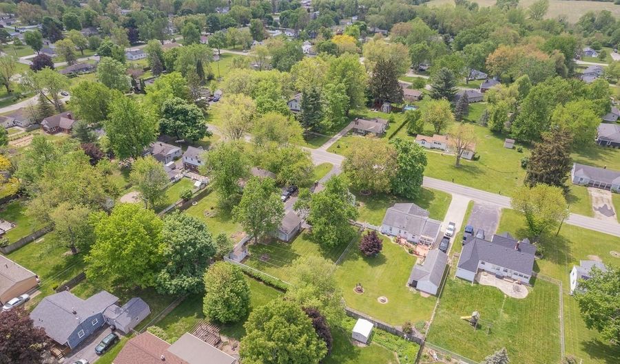 2369 Airport, Adrian, MI 49221 - 4 Beds, 2 Bath