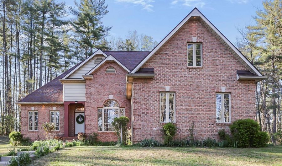 7400 OH-56, Athens, OH 45701 - 5 Beds, 5 Bath