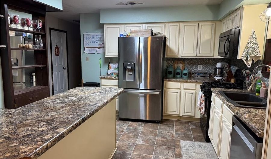 406 NE 6th, Atkins, AR 72823 - 3 Beds, 2 Bath