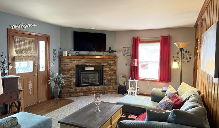 1936 S ADAMS St, Appleton, WI 54915 - 2 Beds, 1 Bath