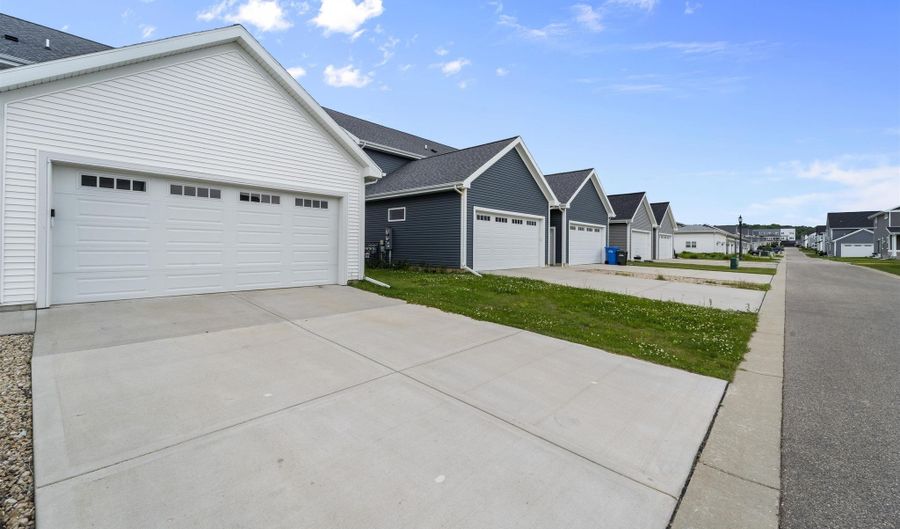 2802 Frisee Dr, Fitchburg, WI 53711 - 3 Beds, 3 Bath