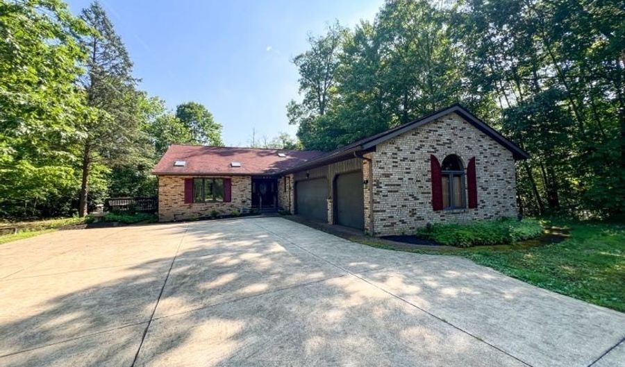457 E Pioneer Trl, Aurora, OH 44202 - 3 Beds, 3 Bath