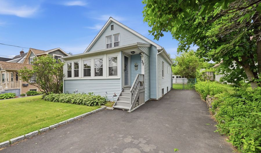 37 Fleetwood Ave, Bethel, CT 06801 - 2 Beds, 2 Bath