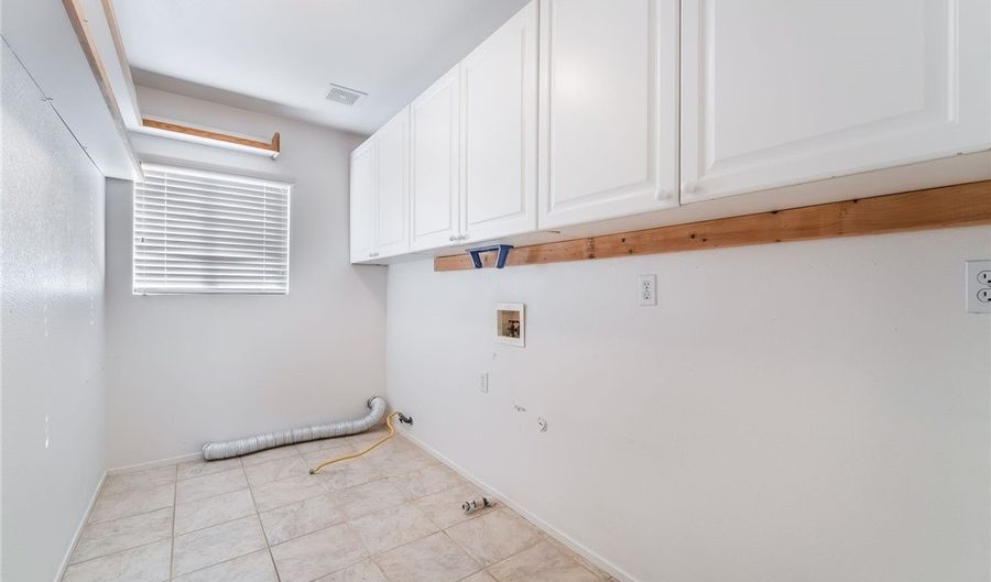 894 Sir Winston St, Henderson, NV 89052 - 5 Beds, 3 Bath