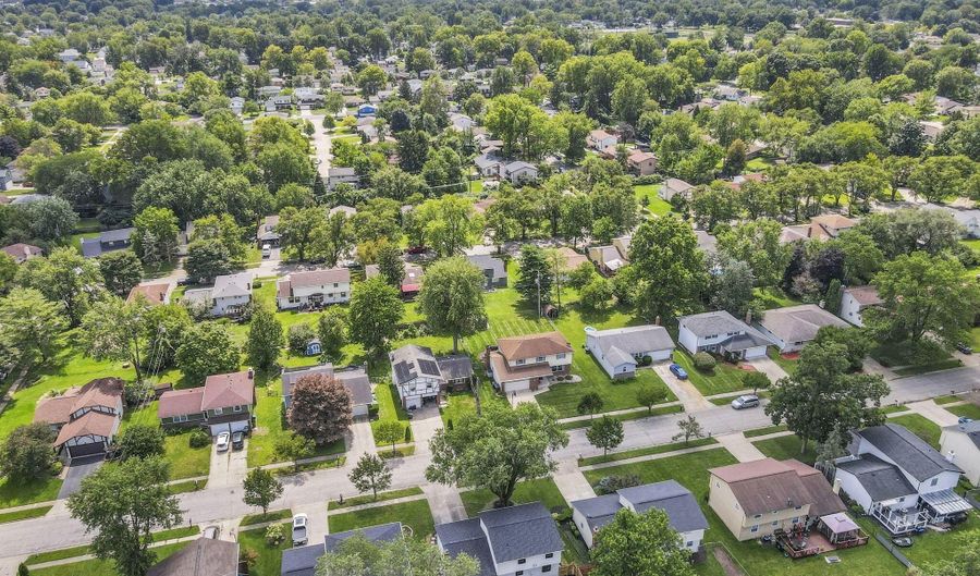 2208 Pine Knoll Ave, Columbus, OH 43229 - 4 Beds, 3 Bath