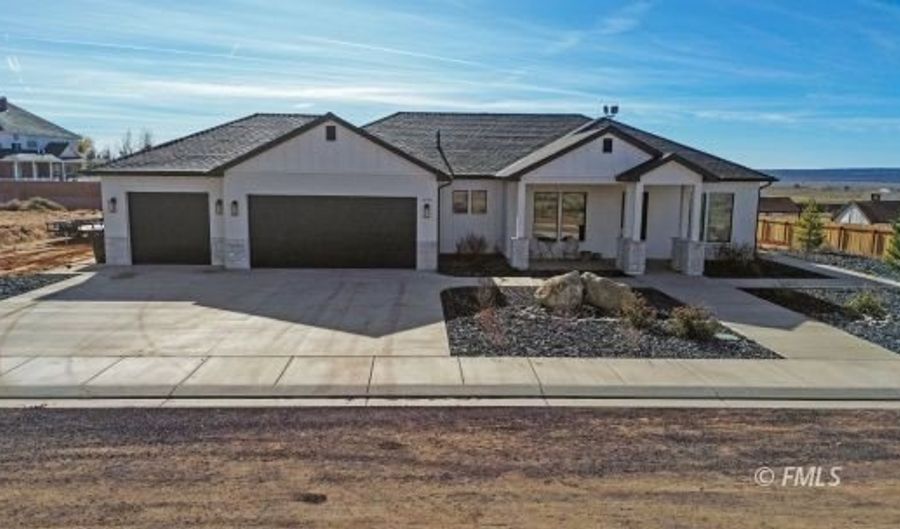 1245 W TOWNSHIP Ave, Colorado City, AZ 86021 - 3 Beds, 3 Bath