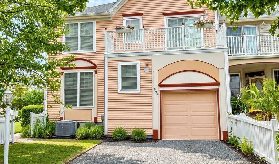 1014 BAYBREEZE Ln, Ocean Pines, MD 21811 - 4 Beds, 3 Bath