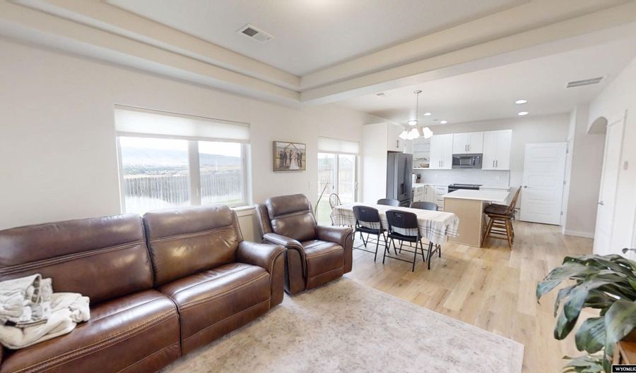 6015 Overlook Way, Mills, WY 82604 - 3 Beds, 3 Bath