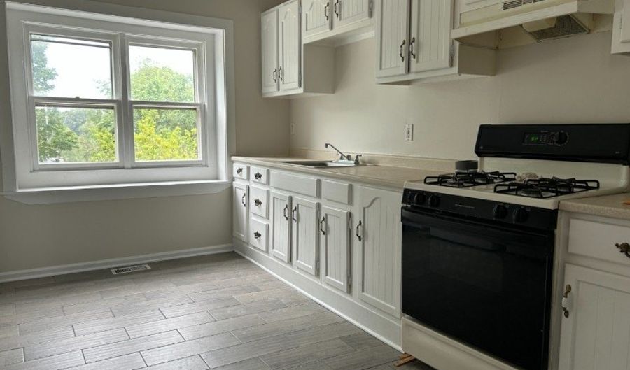 135 W Chrystal St, Andover, NJ 07801 - 3 Beds, 2 Bath