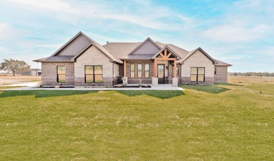 170 Rolling Hills Blvd, Alvord, TX 76225 - 3 Beds, 3 Bath