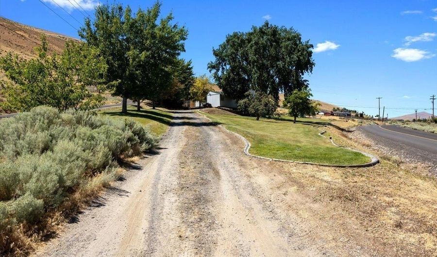 36605 E Red Mountain Rd, Benton City, WA 99320 - 2 Beds, 3 Bath