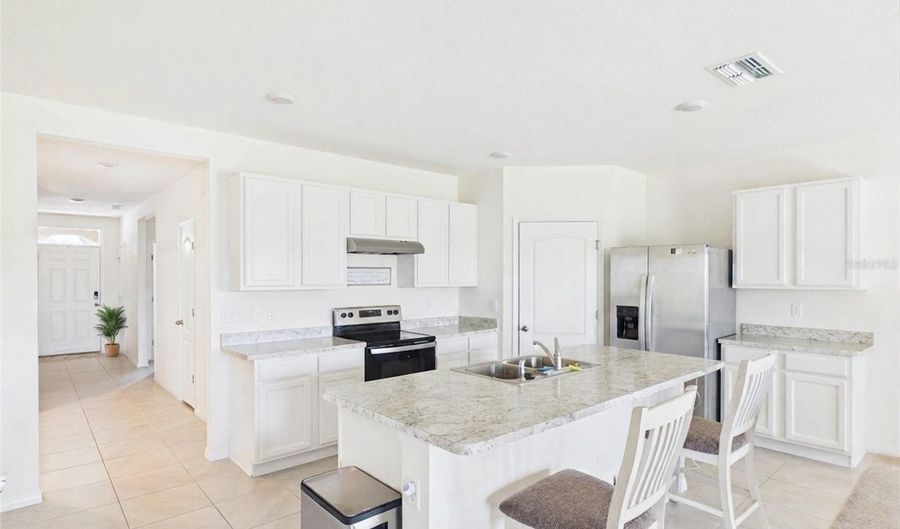 804 AUBURN GROVE Ct, Auburndale, FL 33823 - 4 Beds, 2 Bath