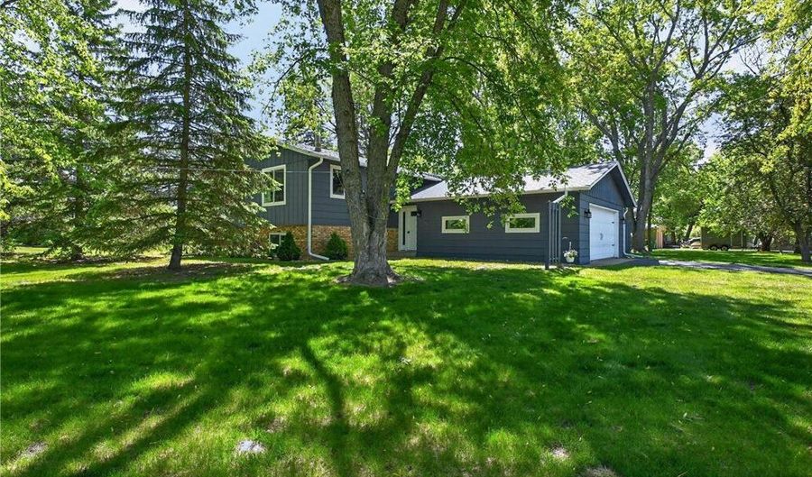 1802 Oak Knoll Dr NE, Alexandria, MN 56308 - 3 Beds, 2 Bath