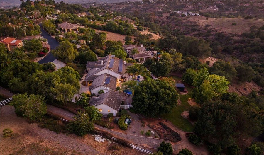 2771 Dos Lomas, Fallbrook, CA 92028 - 5 Beds, 5 Bath