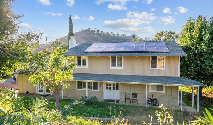 2220 Dippon Ln, Escondido, CA 92027 - 5 Beds, 3 Bath