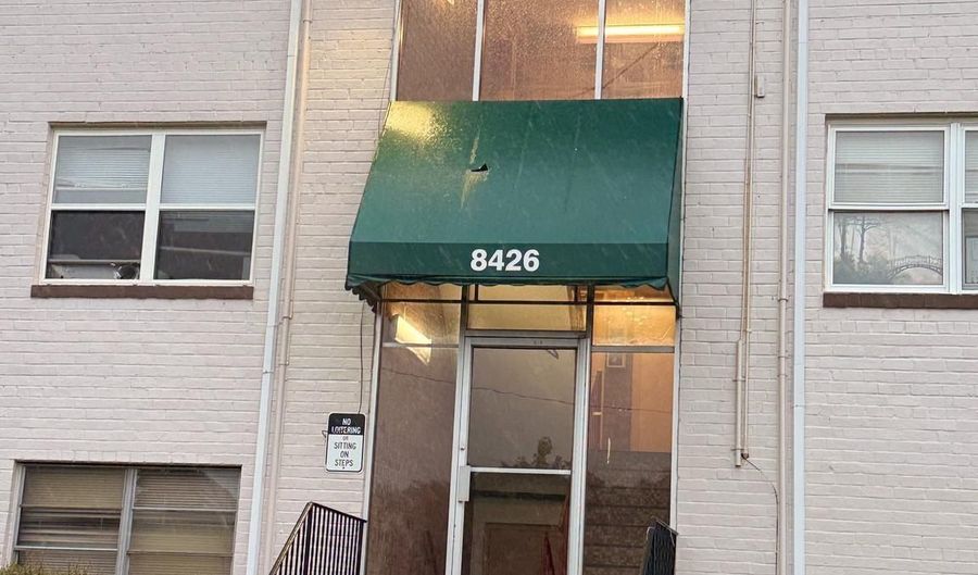 8426 RICHMOND Hwy 105, Alexandria, VA 22309 - 2 Beds, 1 Bath