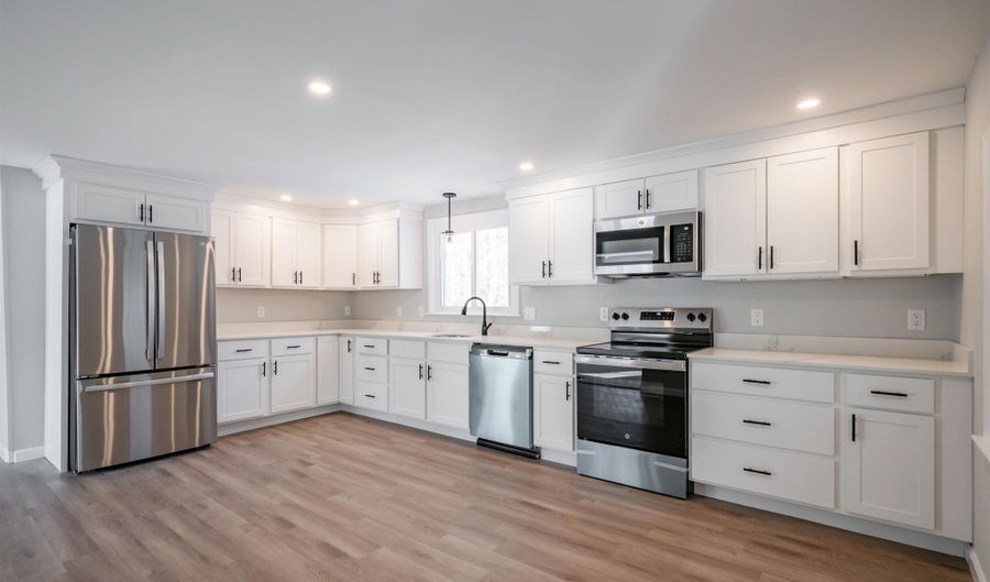 437 Chester Rd, Auburn, NH 03032 - 3 Beds, 2 Bath