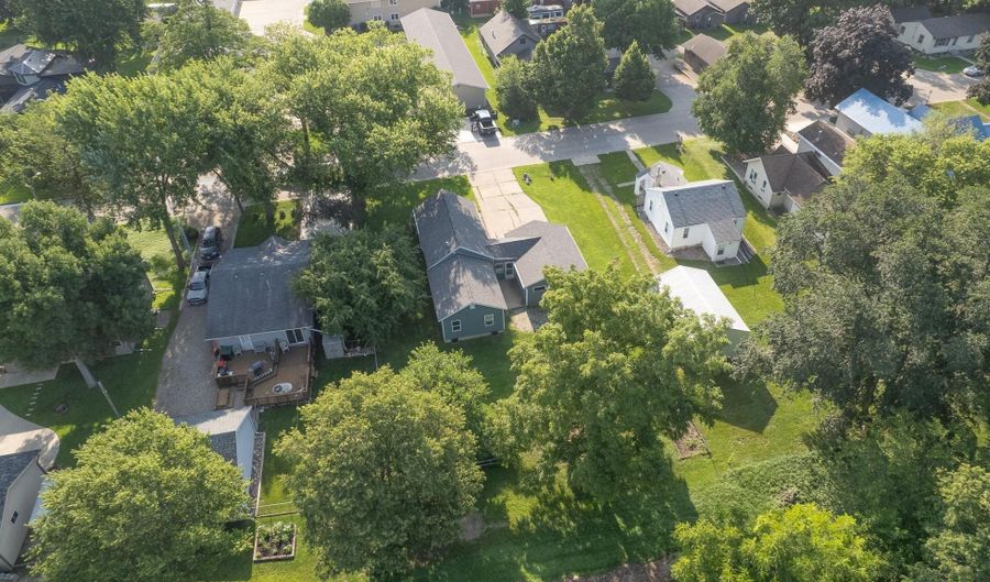 83 Rohr St, Arnolds Park, IA 51331 - 3 Beds, 1 Bath