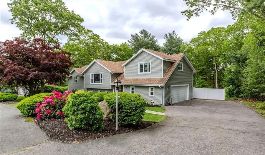 3 Blue Spruce Dr, Coventry, RI 02816 - 3 Beds, 3 Bath