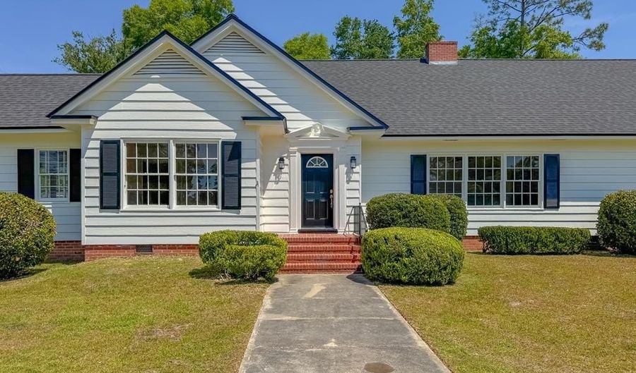 1107 Pine St, Bainbridge, GA 39819 - 4 Beds, 3 Bath