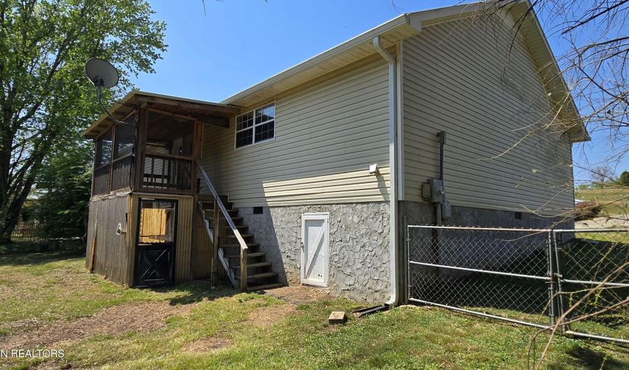 324 Circle R Dr, Benton, TN 37307 - 3 Beds, 2 Bath