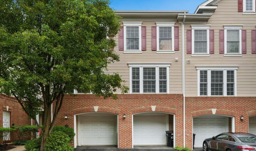 7135 HUNTLEY CREEK Pl 55, Alexandria, VA 22306 - 3 Beds, 3 Bath
