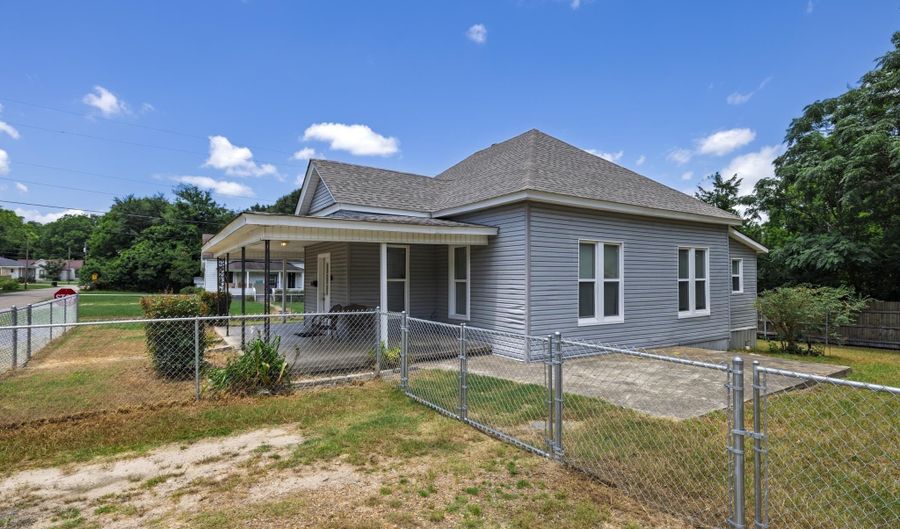 1114 Oconnell St, Arkadelphia, AR 71923 - 2 Beds, 2 Bath