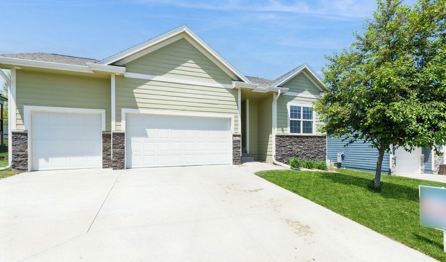 1642 S 11th St, Adel, IA 50003 - 2 Beds, 2 Bath