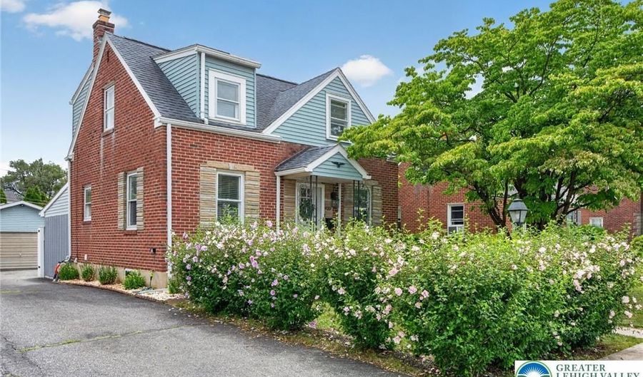 1920 Fairmont St, Allentown, PA 18109 - 3 Beds, 2 Bath