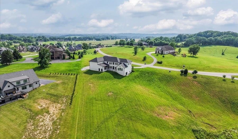 205 Stone Trace Ct, Alvaton, KY 42122 - 4 Beds, 7 Bath