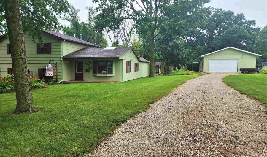 908 N Wooster St, Algona, IA 50511 - 3 Beds, 2 Bath