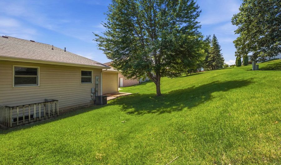 2205 Trenton Rd, Asbury, IA 52002 - 2 Beds, 2 Bath