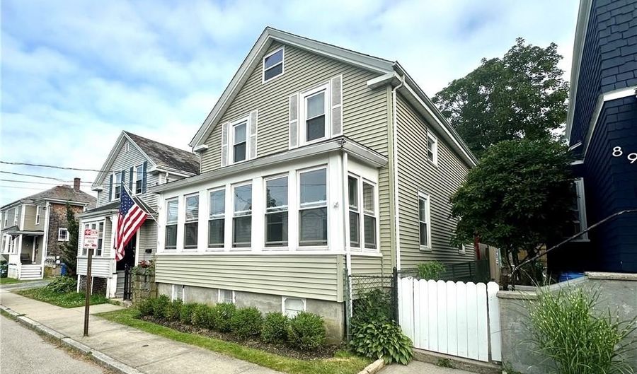 91 Van Zandt Ave, Newport, RI 02840 - 3 Beds, 2 Bath