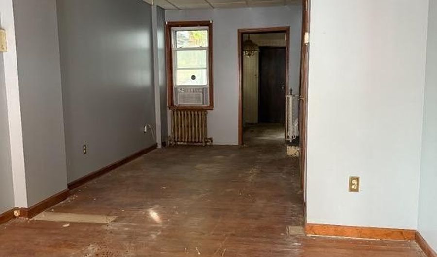 639 BIRCH St, Reading, PA 19604 - 2 Beds, 1 Bath