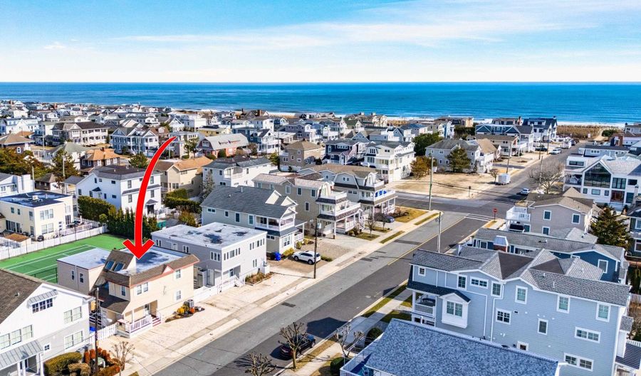 45 W 19th St, Avalon, NJ 08202 - 5 Beds, 3 Bath