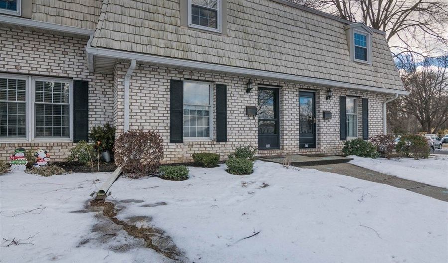 58 Corey Colonial 58, Agawam, MA 01001 - 2 Beds, 2 Bath