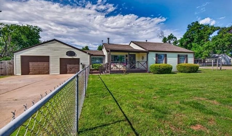 4318 Michigan St, Bartlesville, OK 74006 - 2 Beds, 2 Bath