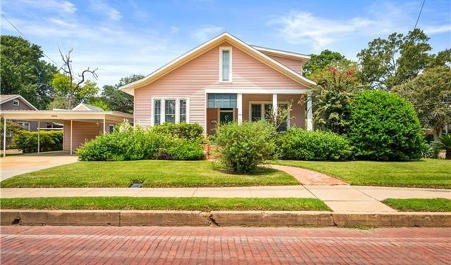 2004 ALBERT St, Alexandria, LA 71301 - 4 Beds, 4 Bath