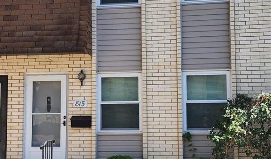 815 Portsdown Rd, Ballwin, MO 63011 - 3 Beds, 3 Bath