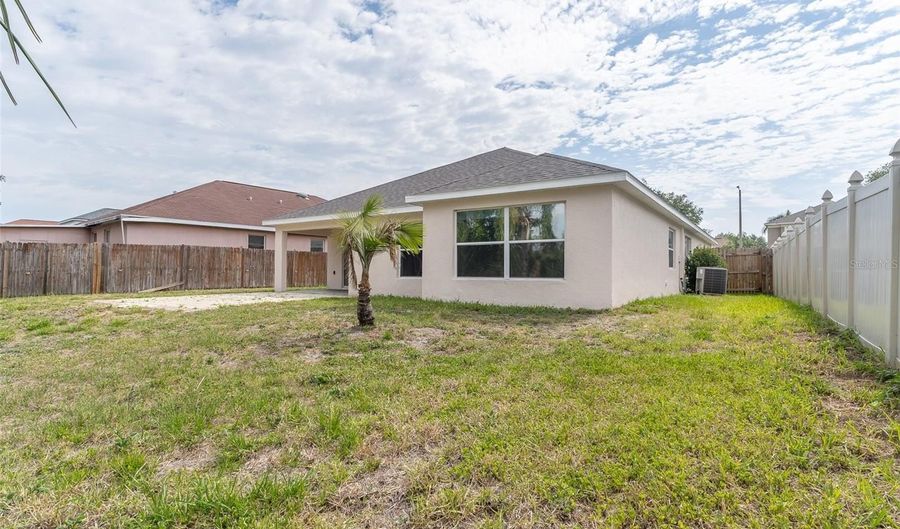 6806 GUILFORD CREST Dr, Apollo Beach, FL 33572 - 4 Beds, 2 Bath