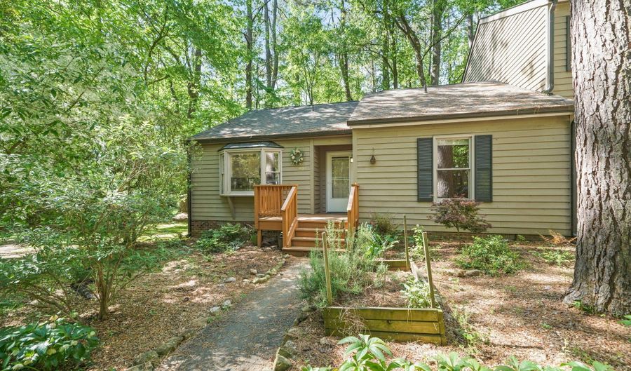 401 Forest Ct, Carrboro, NC 27510 - 2 Beds, 1 Bath