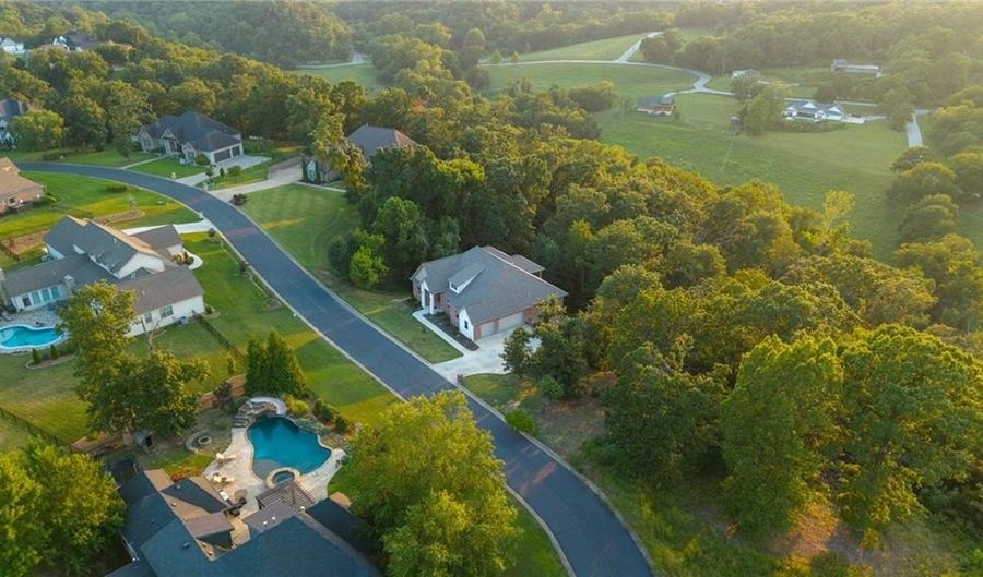 2808 Palisades Cir, Bentonville, AR 72712 - 4 Beds, 5 Bath