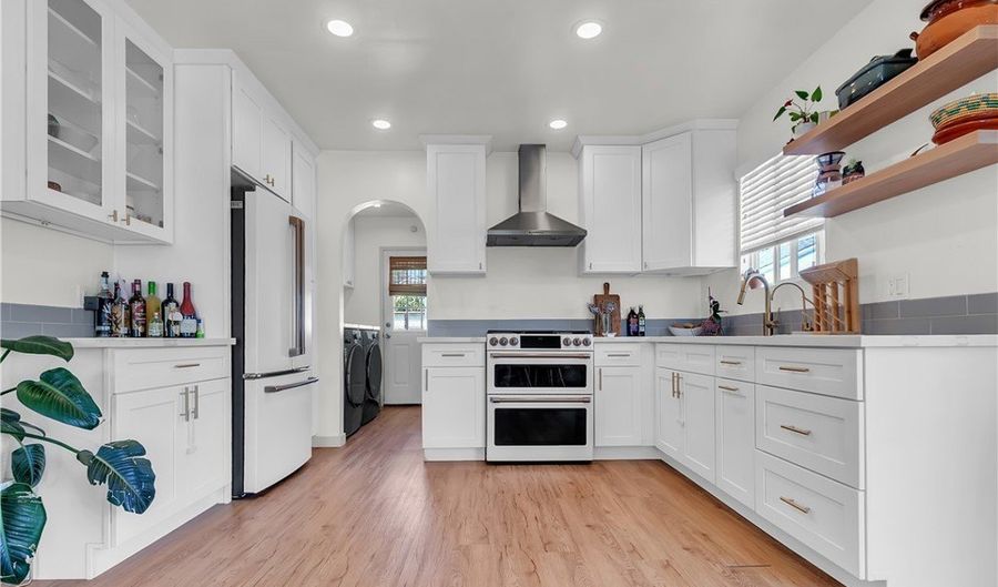 6063 Roosevelt Ave, South Gate, CA 90280 - 2 Beds, 1 Bath