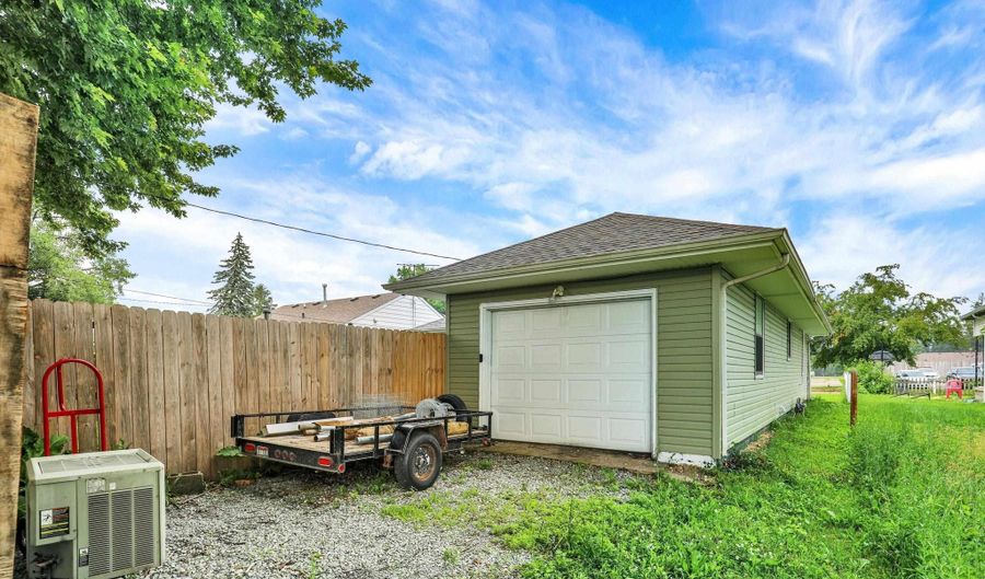 26 E Plum St, Anderson, IN 46012 - 3 Beds, 2 Bath