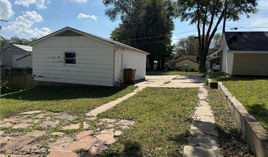924 Kearney St, Atchison, KS 66002 - 2 Beds, 1 Bath