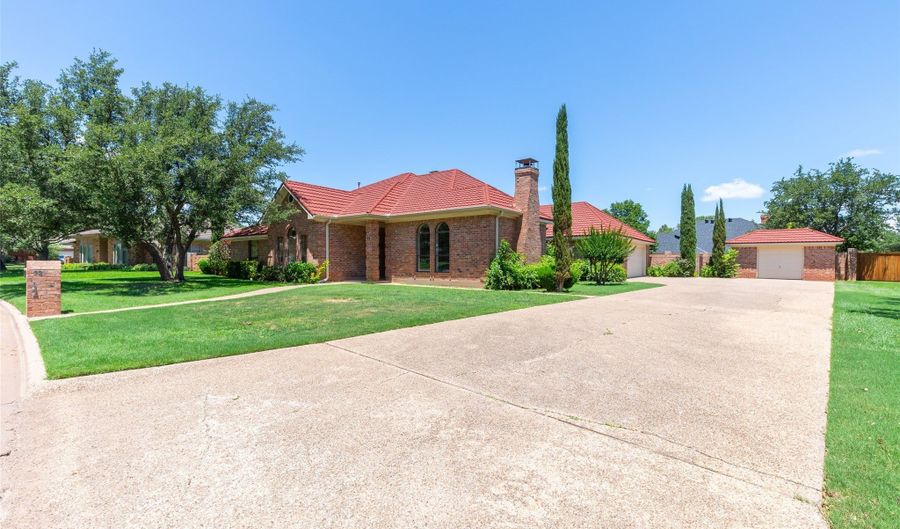 32 Glen Abbey St, Abilene, TX 79606 - 3 Beds, 4 Bath