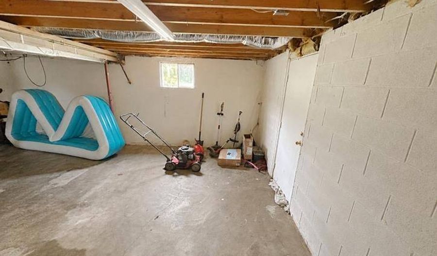 8123 Ray Dr, Ashland, KY 41102 - 3 Beds, 1 Bath